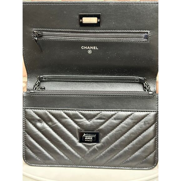 Chanel So Black Reissue 2.55 Wallet on Chain Chevron Sheepskin 45903 - Picture 9 of 14